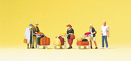 Travelers with Luggage Trolleys<br /><a href='images/pictures/Preiser/75033.jpg' target='_blank'>Full size image</a>